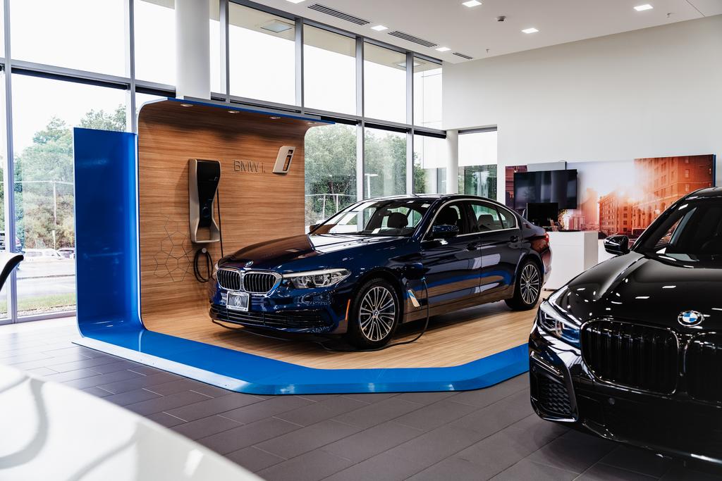 Dealership gallery photo 3